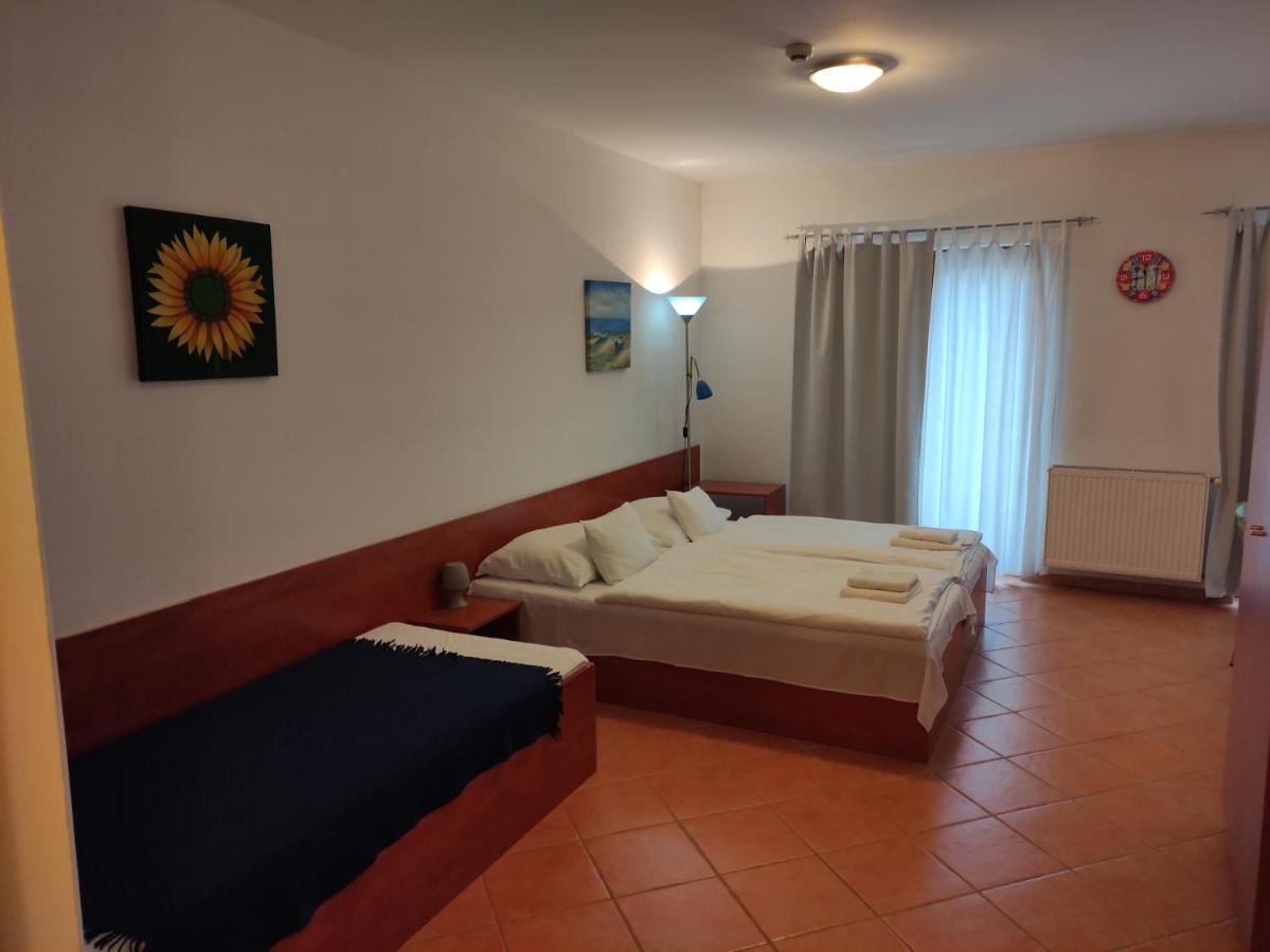 Szent Kristof Apartmanhotel Zalaegerszeg Ngoại thất bức ảnh